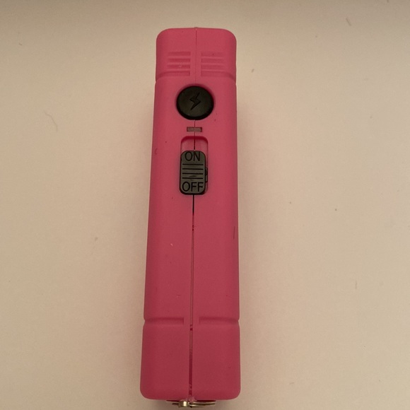 Light pink taser 💞 - Picture 2 of 7